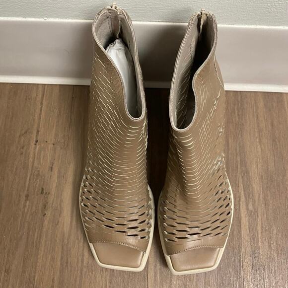 NIB Patrizia Bonfanti Sara Sun Pietra Shoes. Laser Cut Leather Wedges sz 41 NIB - Picture 5 of 10